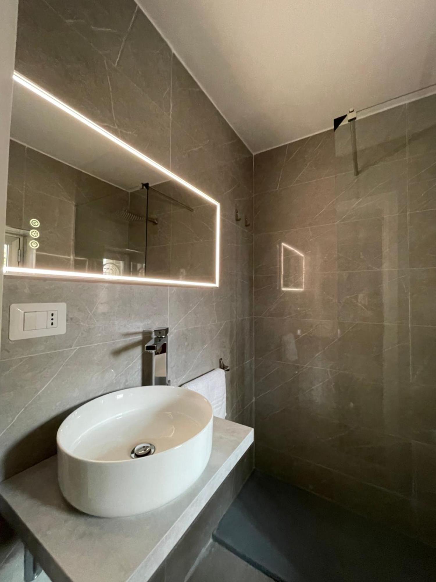 Il Serafino Holiday Suites Бари Екстериор снимка