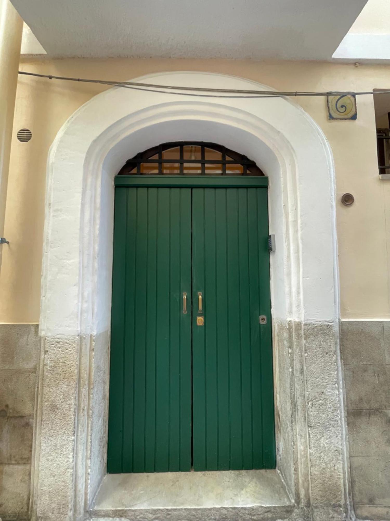 Il Serafino Holiday Suites Бари Екстериор снимка